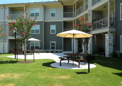 Exterior view of The Villages at Ben White with seating area